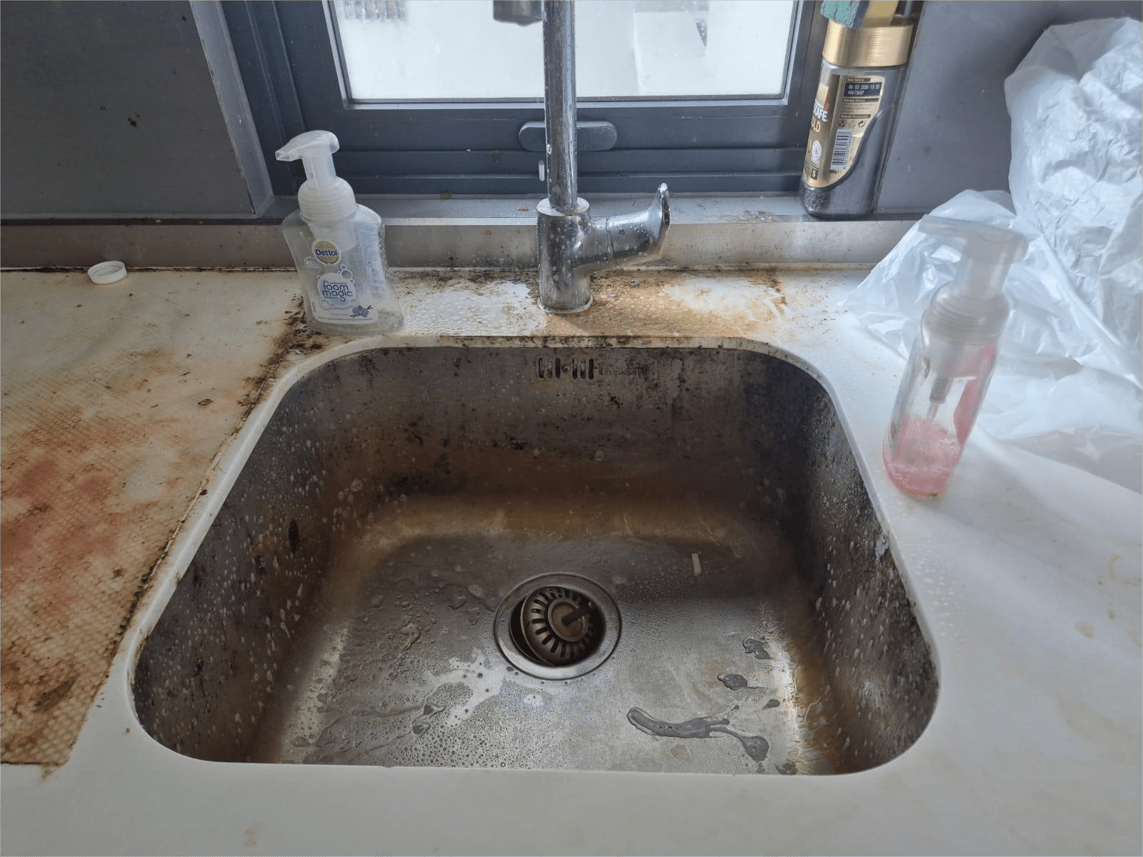 Professional deep cleaning services in Singapore